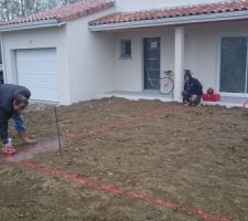 Piscine : délimitation de la zone à creuser.