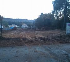 Fin de journée et ouverture grillage pour faciliter l?accès au engins de chantier