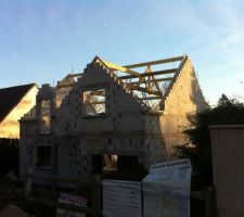 06/12/16 début des montage de la charpente traditionnelle