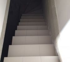 Escalier du sous-sol carrelé