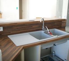 La pose de la cuisine.