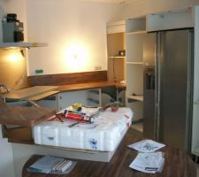 La pose de la cuisine.