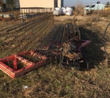 La livraison de féraille à été livrer.
Chouette on avance!!
Le premier déblocage des fonds est entrain de se faire.
D'içi 15 jours les travaux devrais commencer d'après le conducteur de travaux.