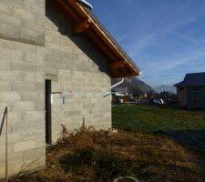 On a mis un étendage derrière le garage (plein sud), comme ça quand je vais étendre dehors je vois le Mont Blanc :)