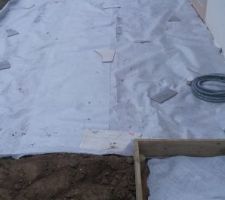 Pose geotextile sur future terrasse