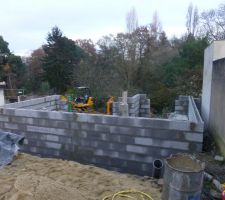 Les murs extérieurs du rez-de-jardin sont presque terminés.