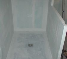 Mise en place de la seconde couche étanchéitée tout est prét reste a carreler ( si vous avez des questions n'hésitez pas)