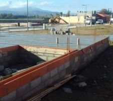 Voila la dalle FRAICHEMENT coulée !!!! Maintenant reprise du chantier Début 2017 !