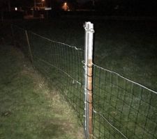 Aujourd'hui nous sommes allés arranger la clôture de notre terrain afin que les camions puissent y entrer! Nous attendons maintenant des nouvelles de notre CDT! Nous avons tellement hâte!