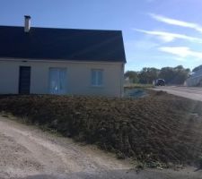 Une vue du terrain pendant les travaux. Une remise en forme était nécessaire!