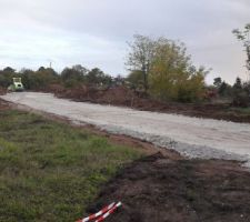 9 novembre, un accès au chantier a été réalisé. Des gaines et tuyaux ont commencé à être posés mais n'étant pas experts, on ne sait pas ce que c'est LOL