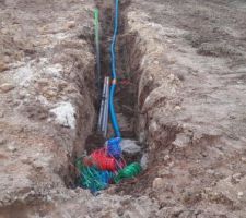 9 novembre, un accès au chantier a été réalisé. Des gaines et tuyaux ont commencé à être posés mais n'étant pas experts, on ne sait pas ce que c'est LOL