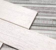 Faïence pour la douche du petit, ce sera disposé sur les 2 autres cotés de la douche
Elle fait 90x90