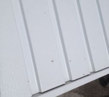 Le professionnalisme des maçons:
par contre ni moi ni mon conducteur travaux ne savons pourquoi ils ont fait un trou sous la terrasse du voisin.
ils ont même pas nettoyé la dalle du voisin ni sa voiture stationner pendant que lui aussi était en vacances au début du mois aout.
Ils sont retourné netoyer.