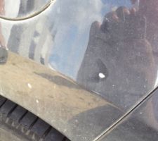 Le professionnalisme des maçons:
par contre ni moi ni mon conducteur travaux ne savons pourquoi ils ont fait un trou sous la terrasse du voisin.
ils ont même pas nettoyé la dalle du voisin ni sa voiture stationner pendant que lui aussi était en vacances au début du mois aout.
Ils sont retourné netoyer.