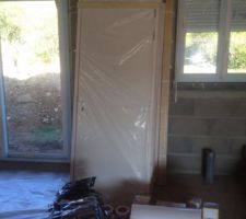 Réception des matériaux intérieur le 27 octobre avec remise des clefs. 
on m'a indiqué que je devais venir avec du monde pour entrer tous les matériaux a l'intérieur de la maison. 
je n'avais que ma femme mon fils de 11ans mes jumeaux et moi même.
arrivée a 9h15 commencé aussitôt terminer a 16h15 non stop.
je me demande si c'était a nous d'entrée tous les matériaux? et pourquoi la remise des clef puisque tout l'intérieur n'est pas réalisé?