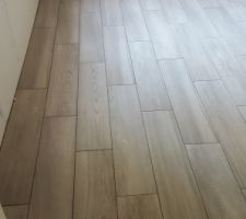 Carrelage imitation parquet pour une chambre
