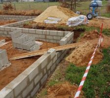 Montage des parpaing presque fini pour le vide sanitaire