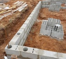 Montage des parpaing pour le vide sanitaire