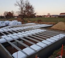 Montage des hourdis pour le vide sanitaire