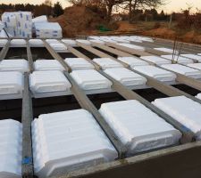 Montage des hourdis pour le vide sanitaire