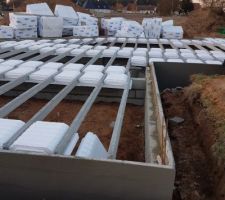 Montage des hourdis pour le vide sanitaire