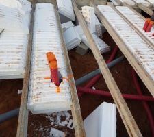 Passage des fourreaux électricité, gaz, évacuation des EU.