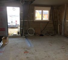 Délimitation des pièces au sol
Passage des câbles électriques