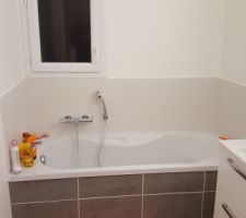 Salle de bain de l'etage.
