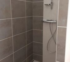 Salle de bain de l'etage.