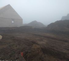 Terrassement Fait et les fondations sont visibles