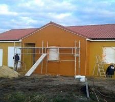 La façade....le jaune est du RIO et l'orange du HAWAI