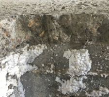 Fissure soit-disant de retrait selon le constructeur Maisons-Lelièvre
Au niveau de l'accès au vide sanitaire