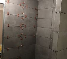 Douche de la petite salle de bain