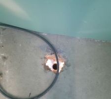 Salle de bain trou bizarre (:|