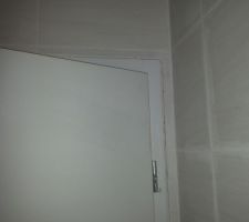 Porte de la salle de bain qui c'est affaiss&eacute;e