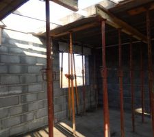 Ouverture de l'escalier + fen&ecirc;tre chambre RDC