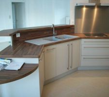 Fin de la pose de la cuisine.