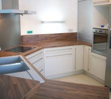 Fin de la pose de la cuisine.