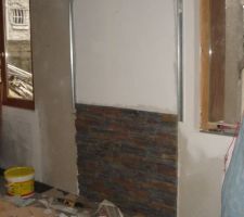 Le mur commence&agrave; prendre forme