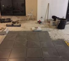 Le carrelage prend forme.