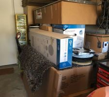 L'état de notre garage en attende du reste des travaux ?
Vivement la fin 
Achats : 
- parquet ?
- toilettes suspendus ?
- meuble de salle de bains ?
- miroir de salle de bains ?
- nouvelle table de salle à manger ?
- chaises de salle à manger ?
- colonne de douche ?
- vasques et robinets ?