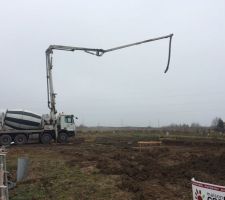 Pret pour couler le béton des fondations.