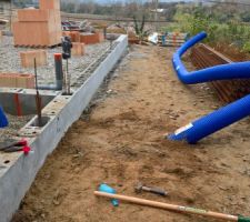 Installation de l'arriv&eacute;e du puit canadien sous le sous bassement...