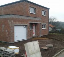 ACC&Egrave;S DE LA MAISON A TERMINER