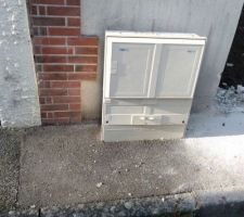 Boîtiers gaz et l'autre je crois que c'est électricité