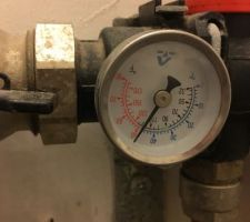 Thermomètre de l installation au niveau de l arrivée d eau du planché chauffant