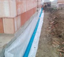 Drainage - mise en oeuvre du drain dans le géotextile