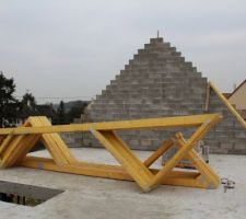 Élévation des pignons et livraison charpente