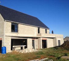 RBalcon terrasse de la chambre parentale!!  regarder  ce beau ciel bleu  de la bretagne<<